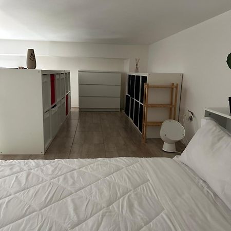 Loft Moderno Con Terrazzo Apartment Milan Luaran gambar